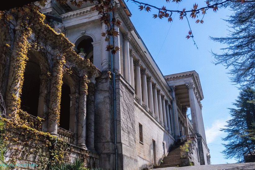 Ordzhonikidze Sanatorium in Sochi is a magnificent abandonment
