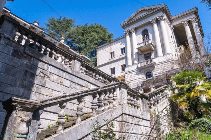 Ordzhonikidze Sanatorium in Sochi is a magnificent abandonment