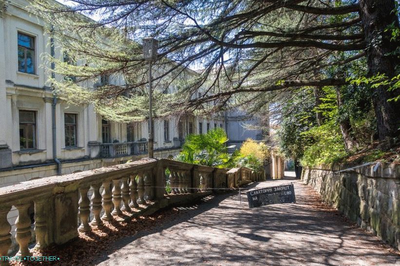 Ordzhonikidze Sanatorium in Sochi is a magnificent abandonment