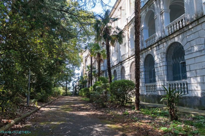 Ordzhonikidze Sanatorium in Sochi is a magnificent abandonment