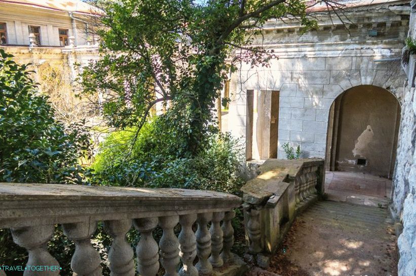 Ordzhonikidze Sanatorium in Sochi is a magnificent abandonment
