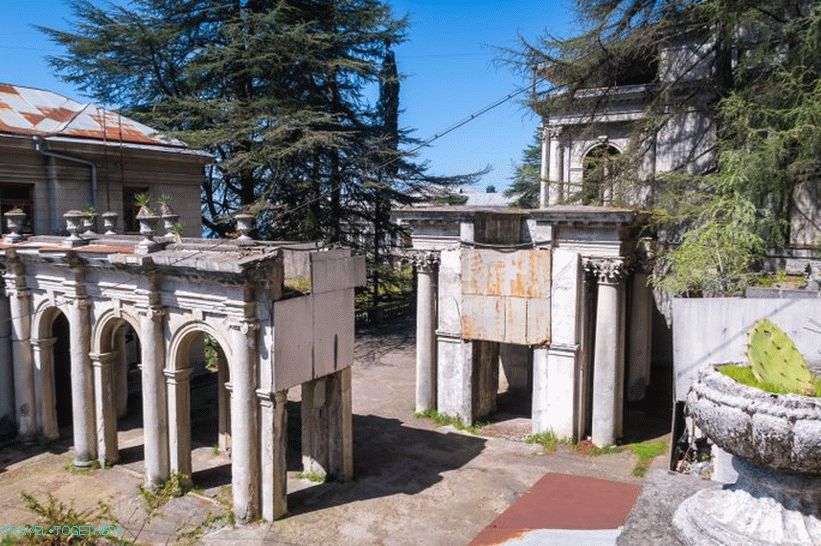 Ordzhonikidze Sanatorium in Sochi is a magnificent abandonment