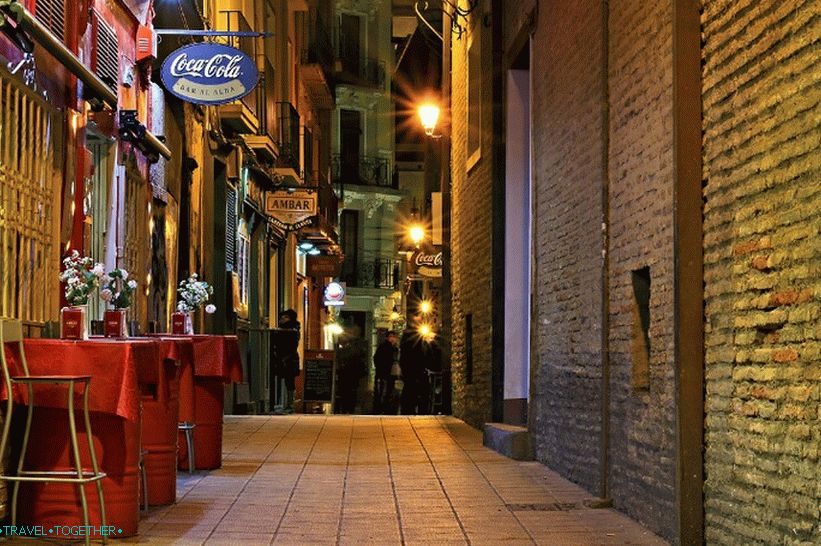 Night on the streets of Zaragoza