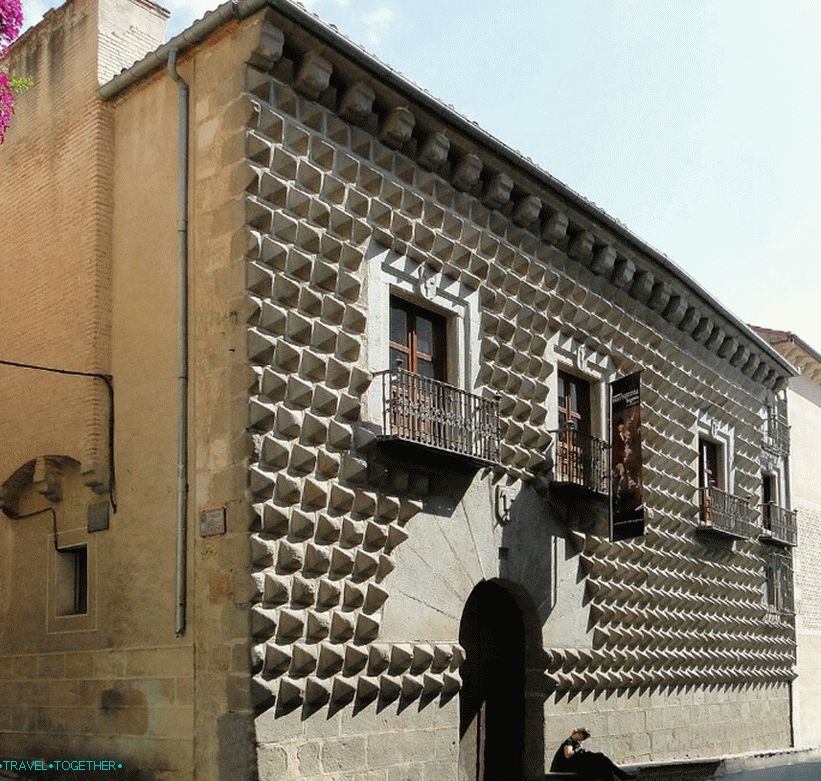 Casa de los Picos (Peak House)