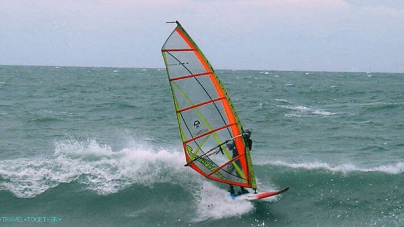 Surfing in Pattaya