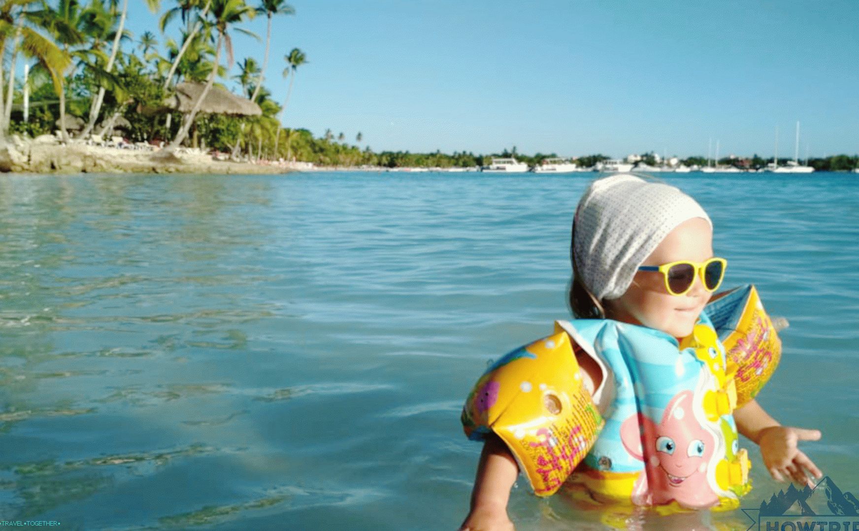 Dominicana with children