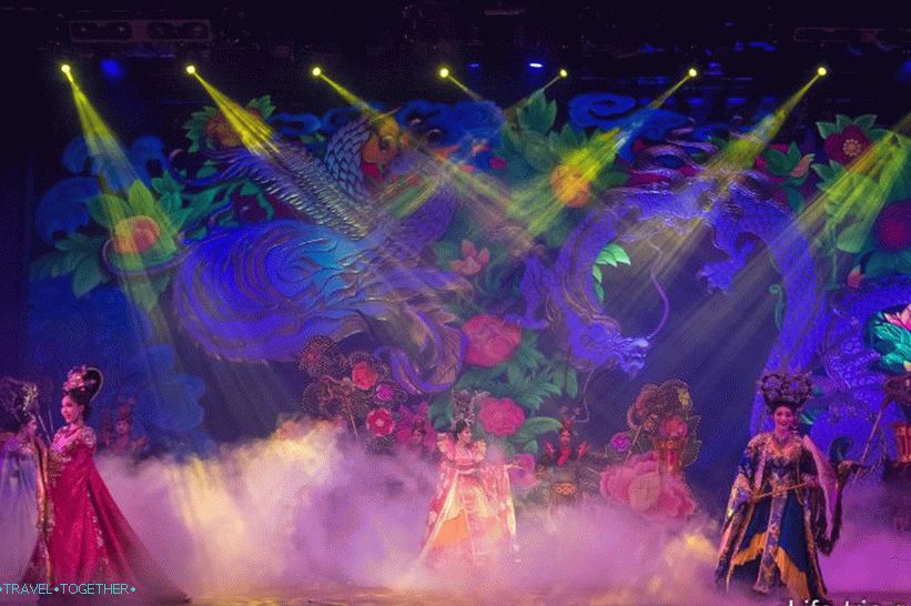 Show Alcazar in Pattaya - my review of the show transvestites