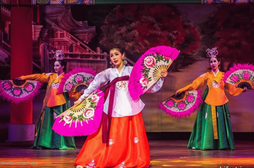 Show Alcazar in Pattaya - my review of the show transvestites