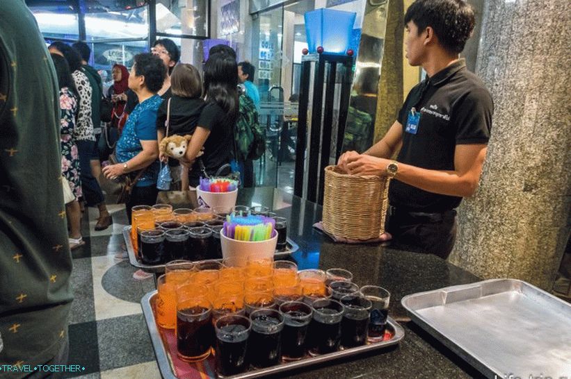 Show Alcazar in Pattaya - my review of the show transvestites