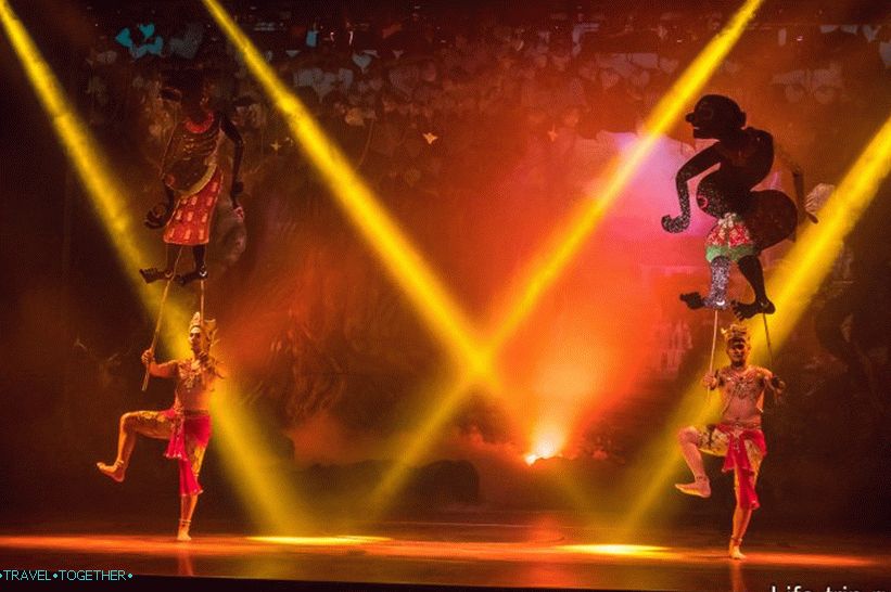 Show Alcazar in Pattaya - my review of the show transvestites