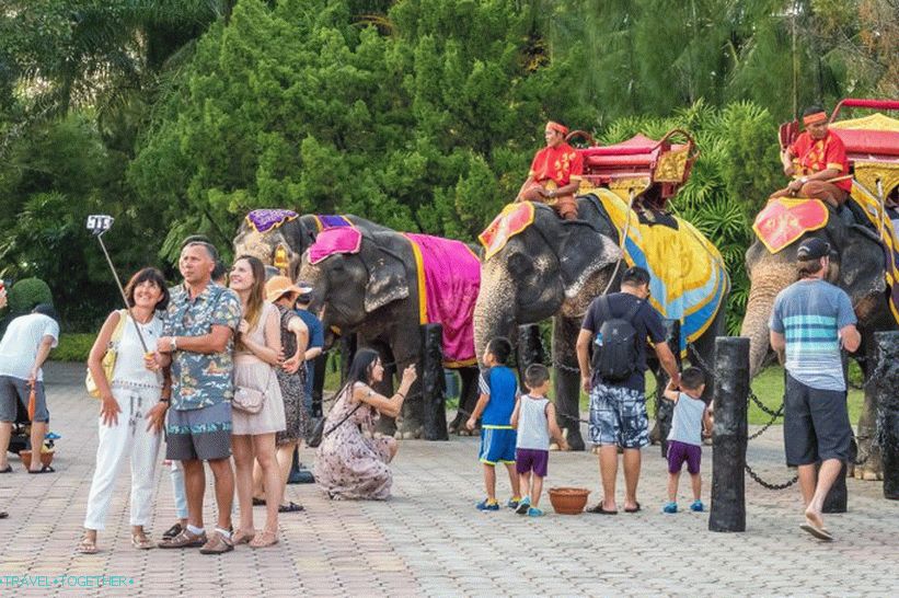 Phuket Fantasy Show - my review of the largest amusement park