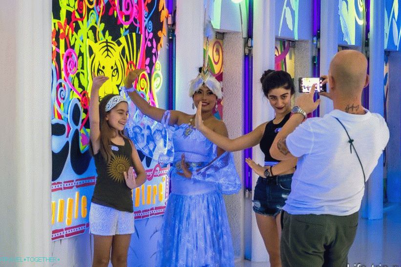 Phuket Fantasy Show - my review of the largest amusement park
