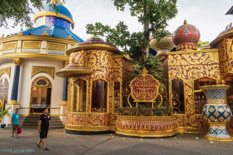 Phuket Fantasy Show - my review of the largest amusement park