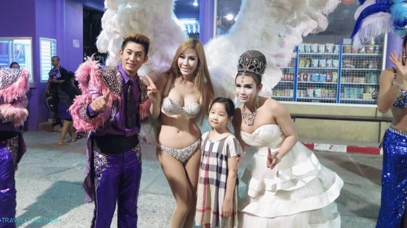 The show of transvestites Simon Kabar on Phuket