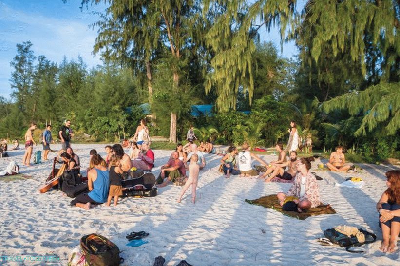 Shritana (Sri Thanu Beach) and Ao Niad (Ao Niad) - a paradise for children and yogis on Phangan
