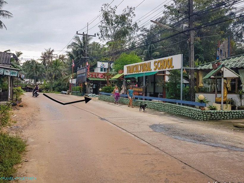 Here you have to turn off the road to get to Neikid / Zen Beach