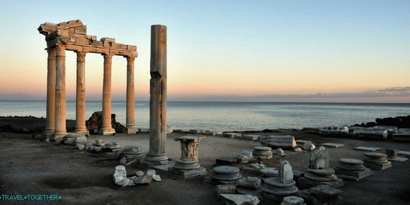 Antique ruins of Side