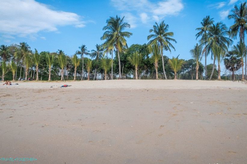 Lanta Secret Beach at low tide