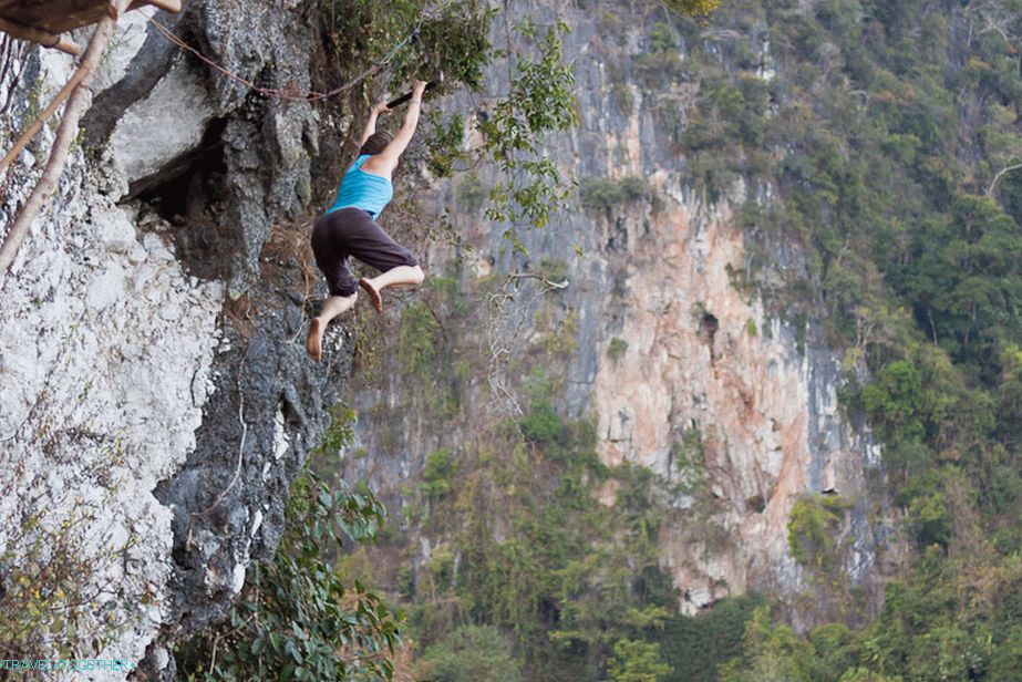 This is how we flew on a bungee over the river