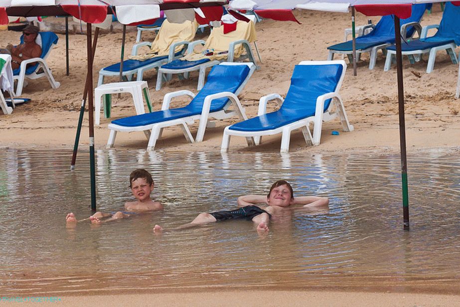 How much to take money to Thailand