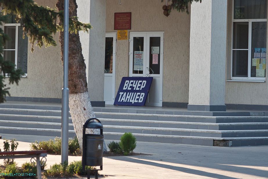 And it still happens. How romantic, the evening of dancing ...