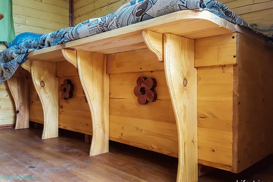 Bed in apiterem - sleep on the hive