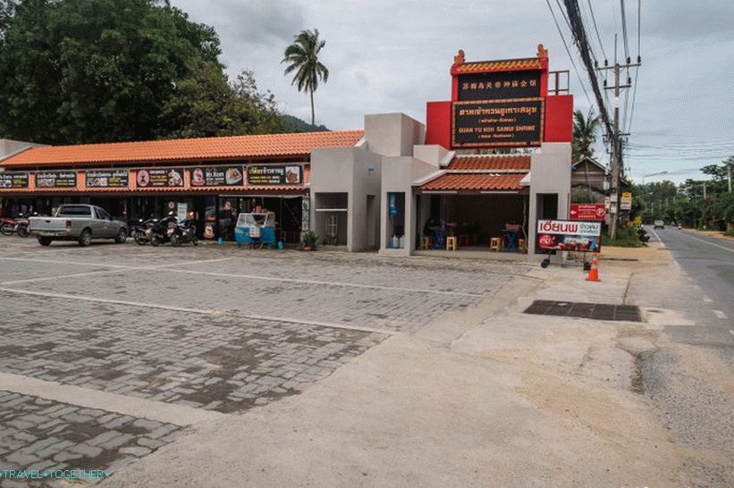 Stella with the name of the place, and part of the parking lot with shopping malls