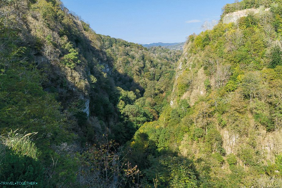 The valley of the river Khosta narrows and turns into a canyon