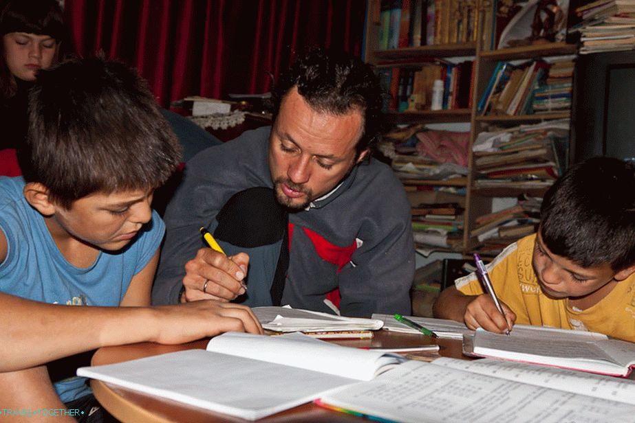 Oleg helps children gnaw granite science