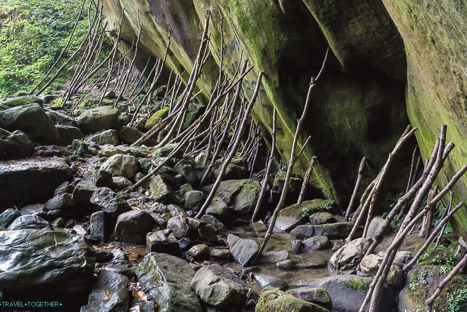 The tradition to prop up stones with sticks came to us from abroad