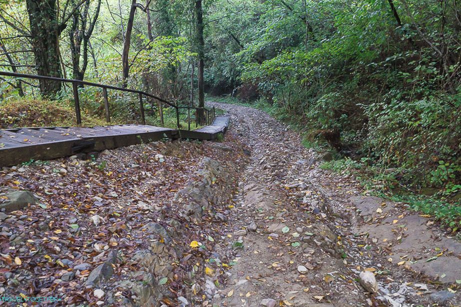 The road from the parking lot to the dolmen