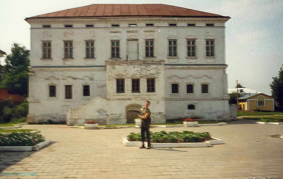 Manor Lazhechnikov, 2001
