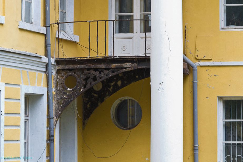 Openwork balcony of the main house