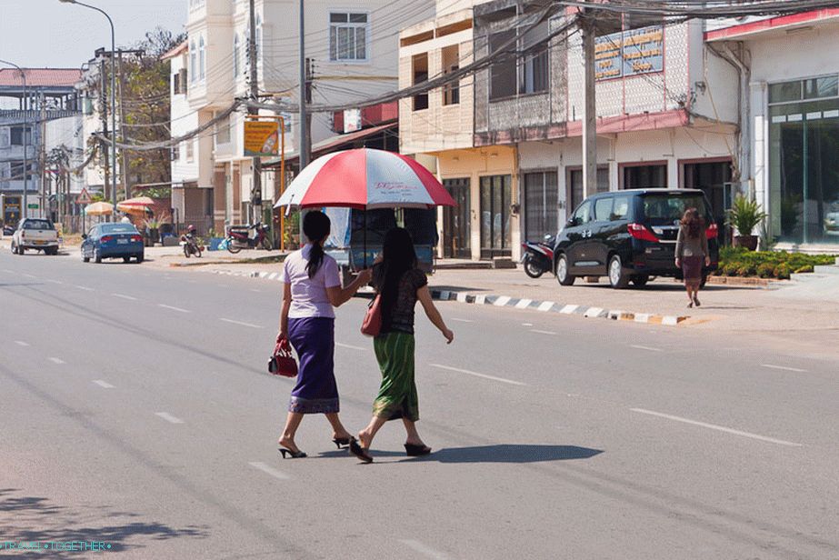 Women in Vientiane