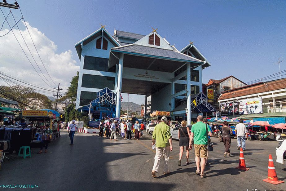 The arch of the Thai border in Mae Sai