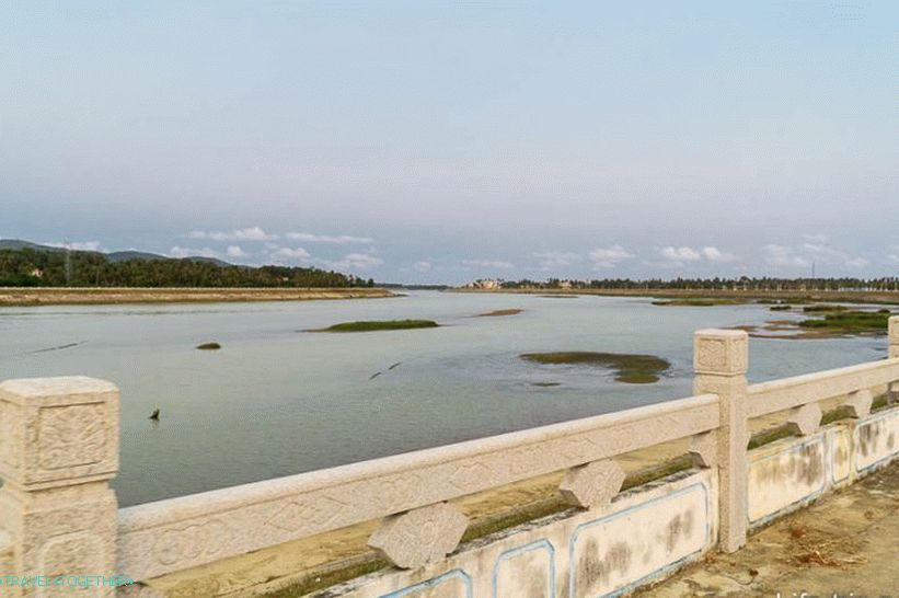 The river flows there somewhere further into the sea