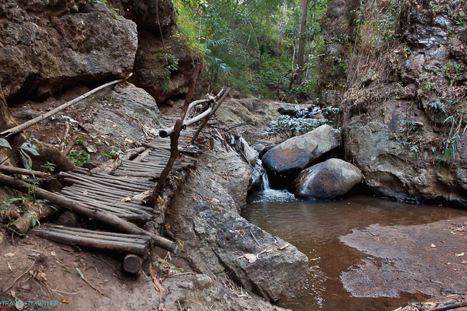 By the bridges to the canyon