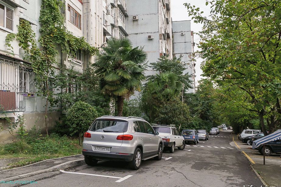 In the Makarenko area with parking is much better