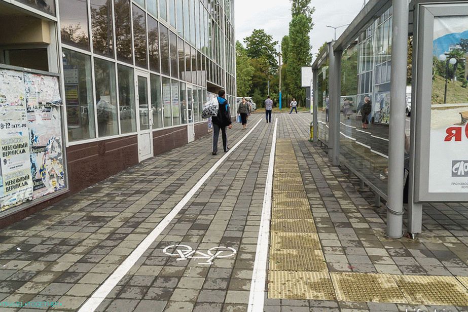 On the outskirts there is the same approach that there is a bicycle path, that it does not exist