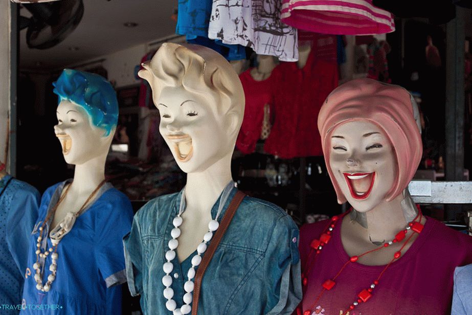 Even mannequins are smiling in Tae!