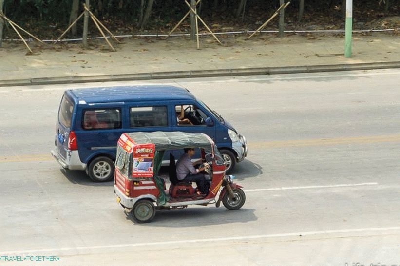 Tuk-tuki look different, and almost ruins. Russians call them rickshaws, and in Chinese, San Long Chhe