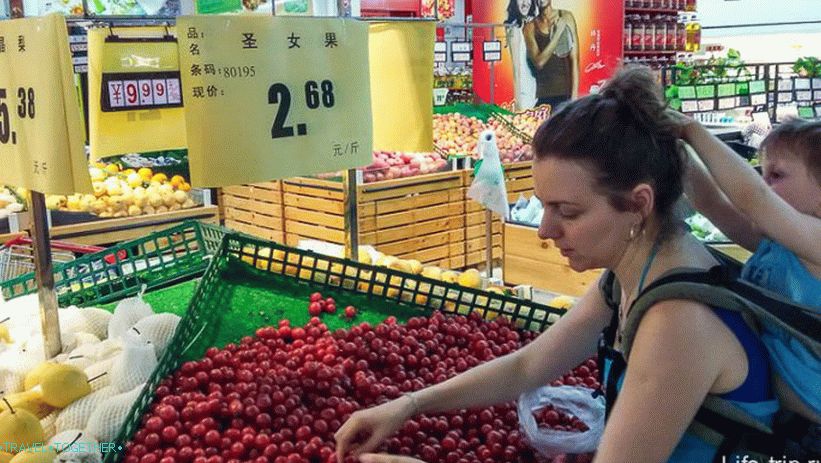 Cherry tomatoes are the most delicious in my life! They are very cheap!