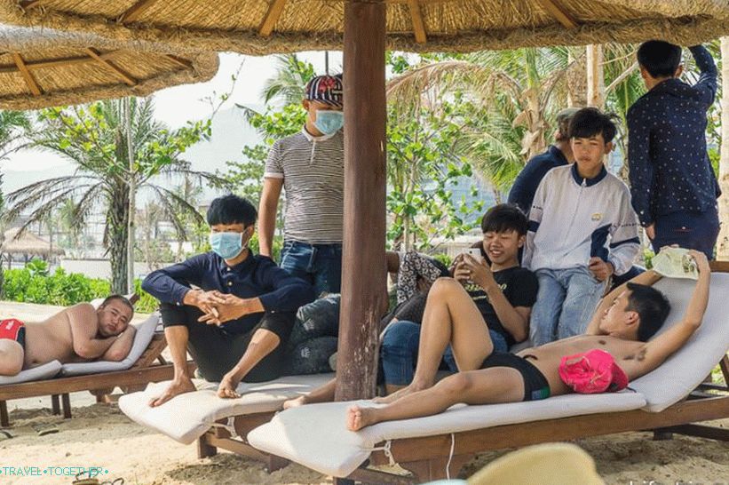 And so they sat for about an hour, only popcorn was not enough