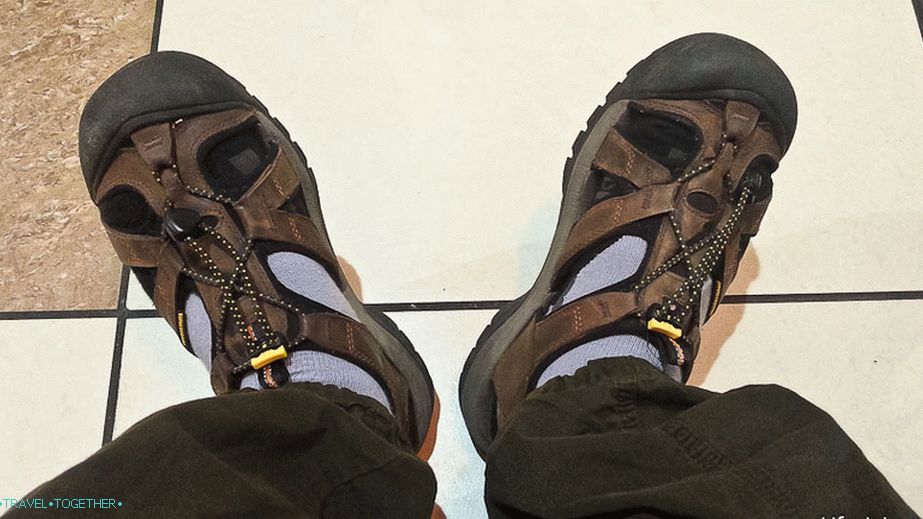 5 socks + sandals will help to hold out for 10 minutes and at minus 36 °