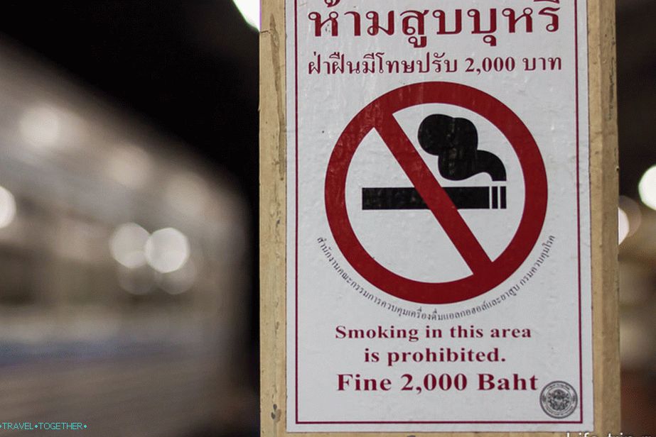 You can not smoke at the station and that's right!