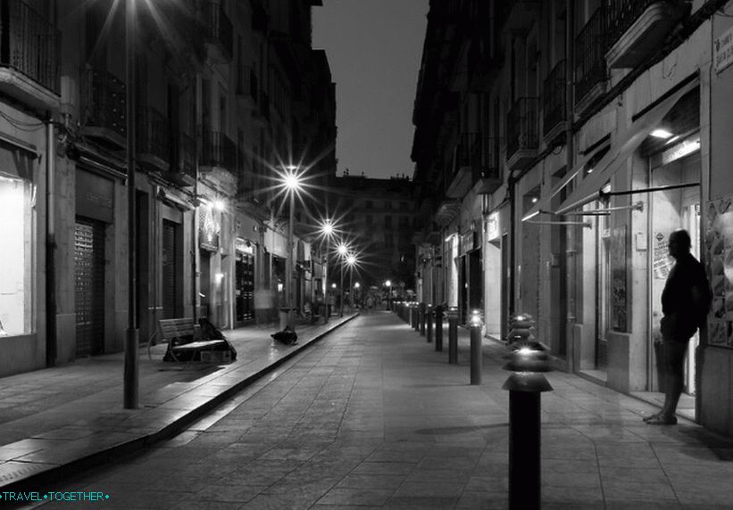 Night streets of Girona