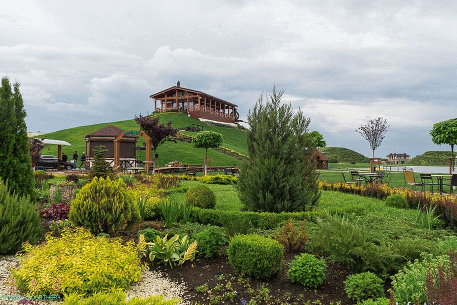 Restaurant near the lake