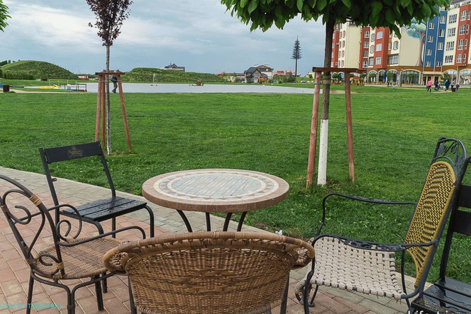 Cafe in the walking area