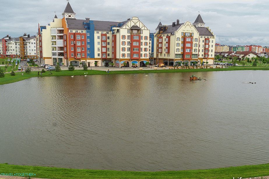 Central complex of 6-storey with an area inside