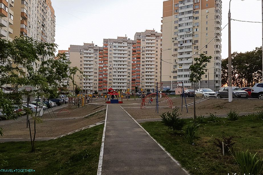 Near East Kruglikovskaya Street, very closely, there is nowhere to park even during the day